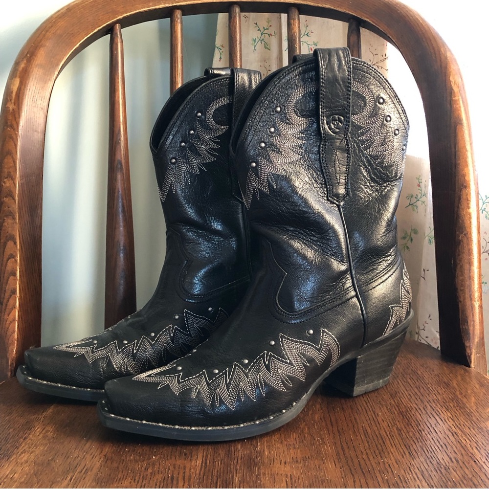 Black Ariat Studded Boots! Size 7.5